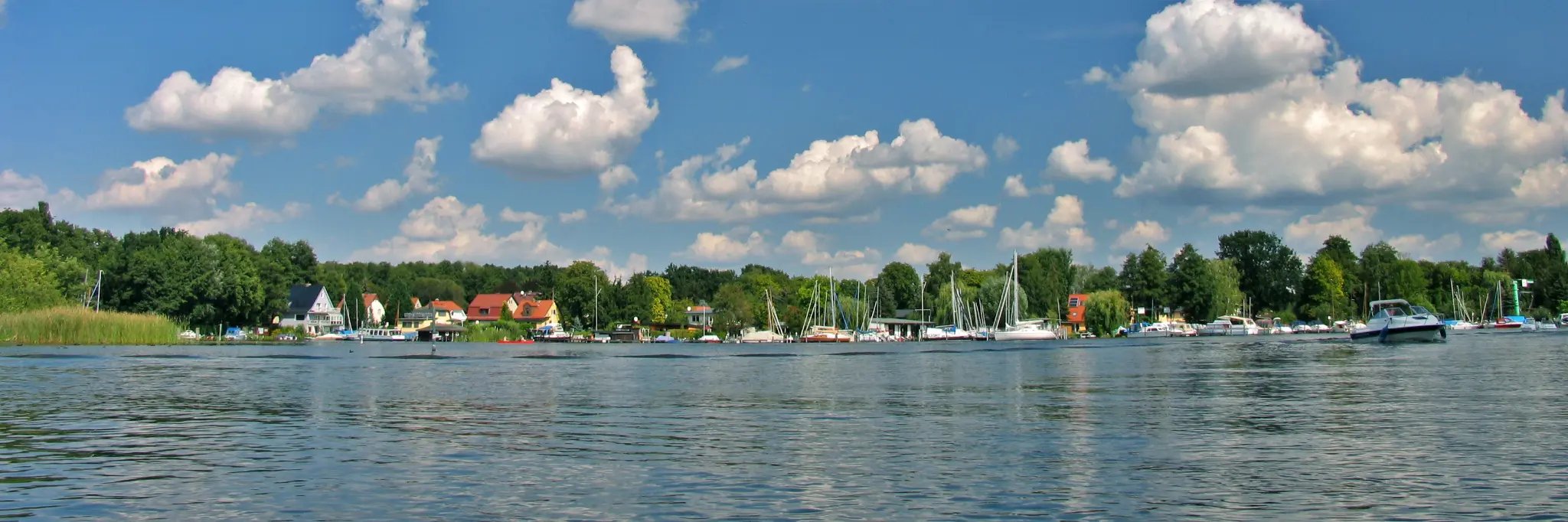 Wasserfront von Rahnsdorf Mühle, An den Bänken